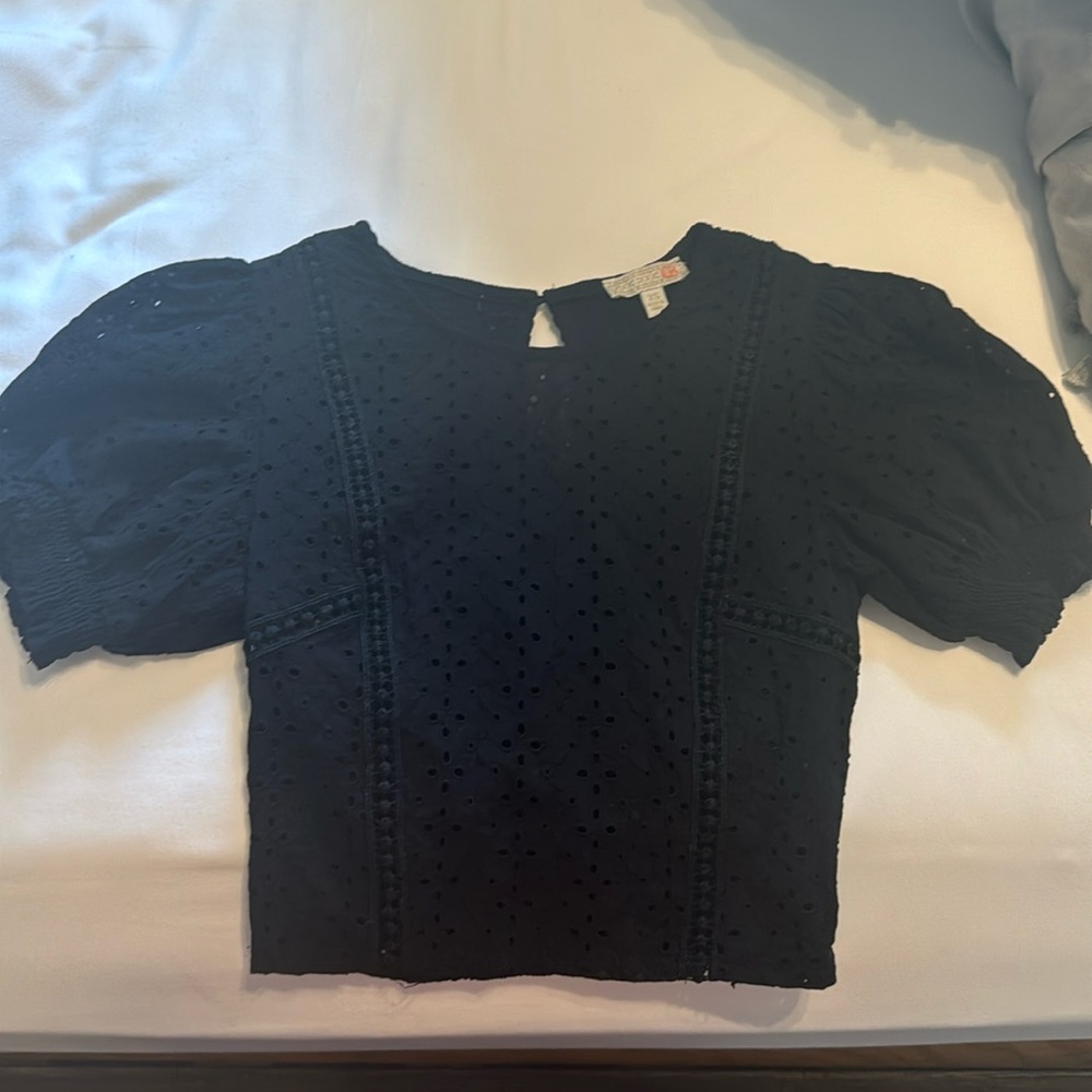 extra small crop top holey puff sleeve black top
